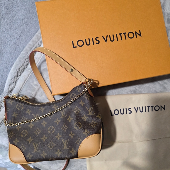 Louis Vuitton Handbags - Louis Vuitton Brown Monogram Shoulder Bag